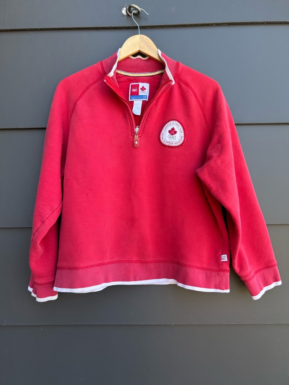 Canadian Olympic Team Red Sweatshirt with Crest 2006 - XL - Picture 2 of 10
